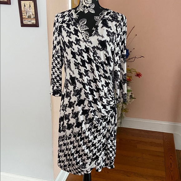 Guess Black and White Dress - Picture 1 of 9